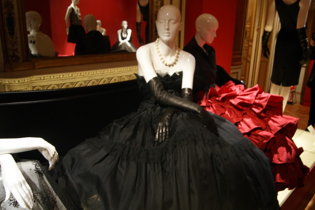 Chanel.robe de style en soie, dentelle de Chantilly et organza de coton, Karl Lagerfeld pour Chanel Haute-couture, collection Haute-couture printemps-été 1986