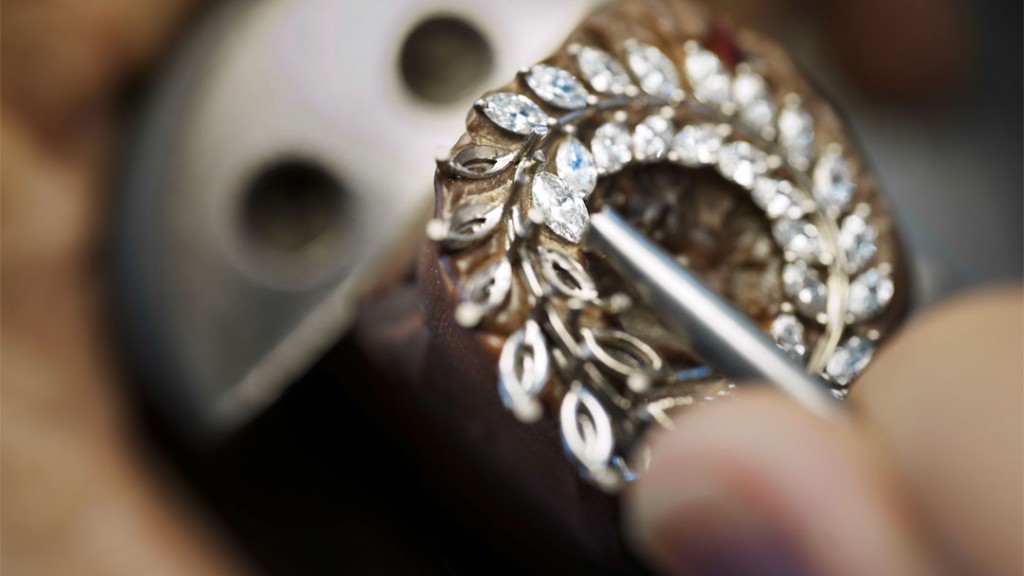 Making-Of-Green-Carpet-Earrings-1