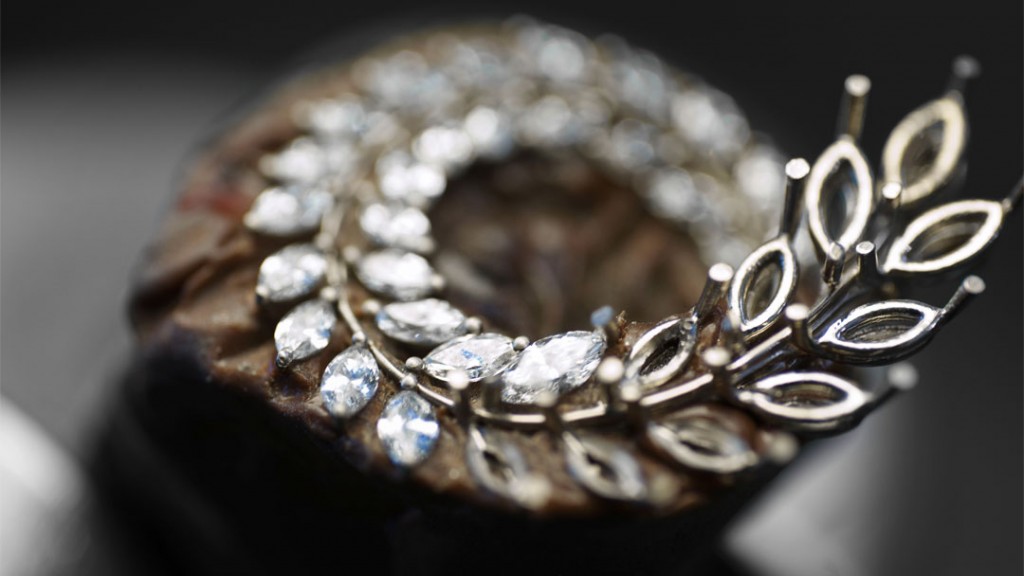 Making-Of-Green-Carpet-Earrings-3