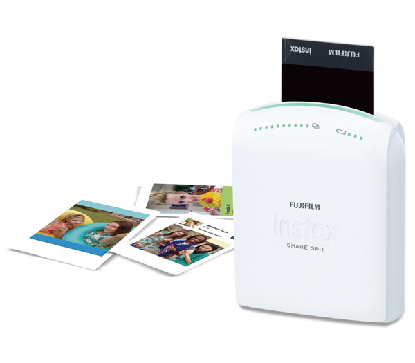 content_Fujifilm_Instax_share-SP-1-in-use-news