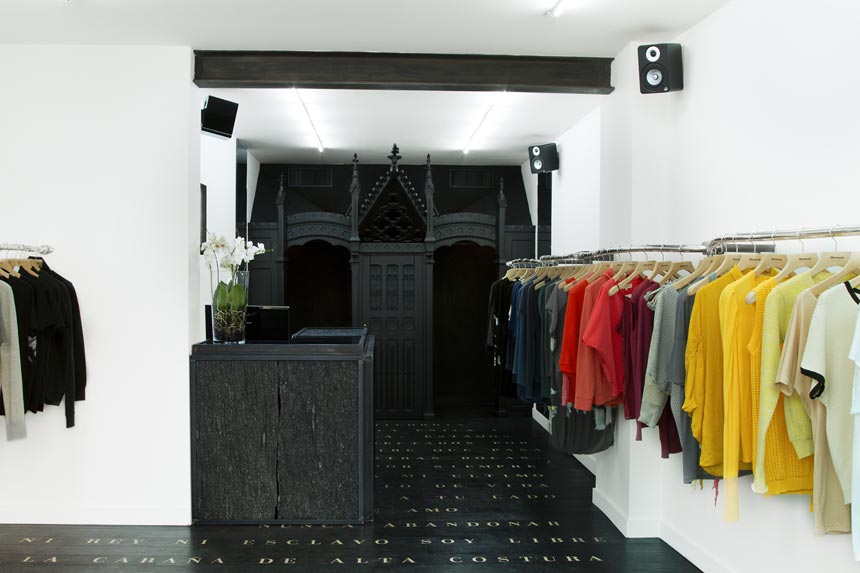 Boutique-Misericordia-Bastille-Charonne-lieu-concept-store-architecture-retail-window-display-selection-awards-01