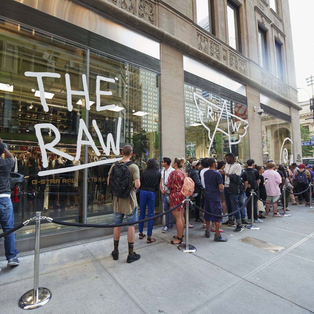 Store opening 5th Av Ny