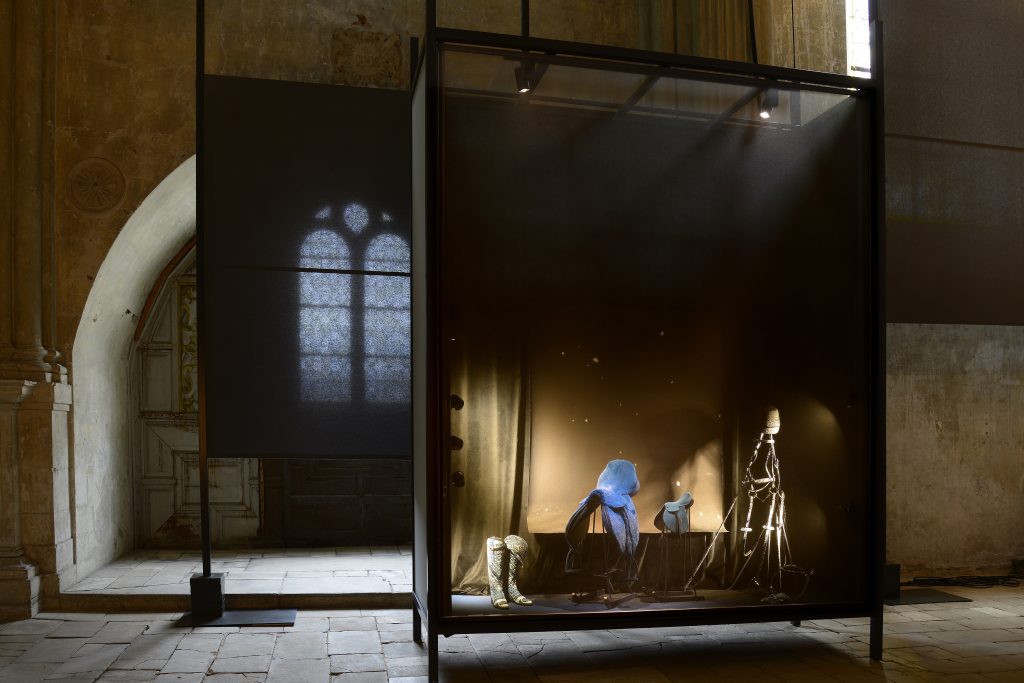 exposition : " le petit théatre de la démesure" pour la maison Hermès là la chapelle Saint Louis de Poitiers 2016