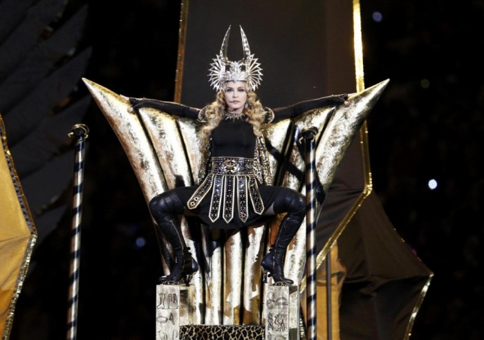 Madonna en Givenchy pour le Halftime Show du Super Bowl 2012