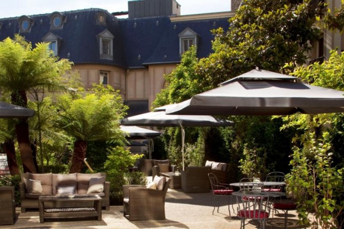 Le jardin secret de l’Hôtel Renaissance Paris Le Parc Trocadéro